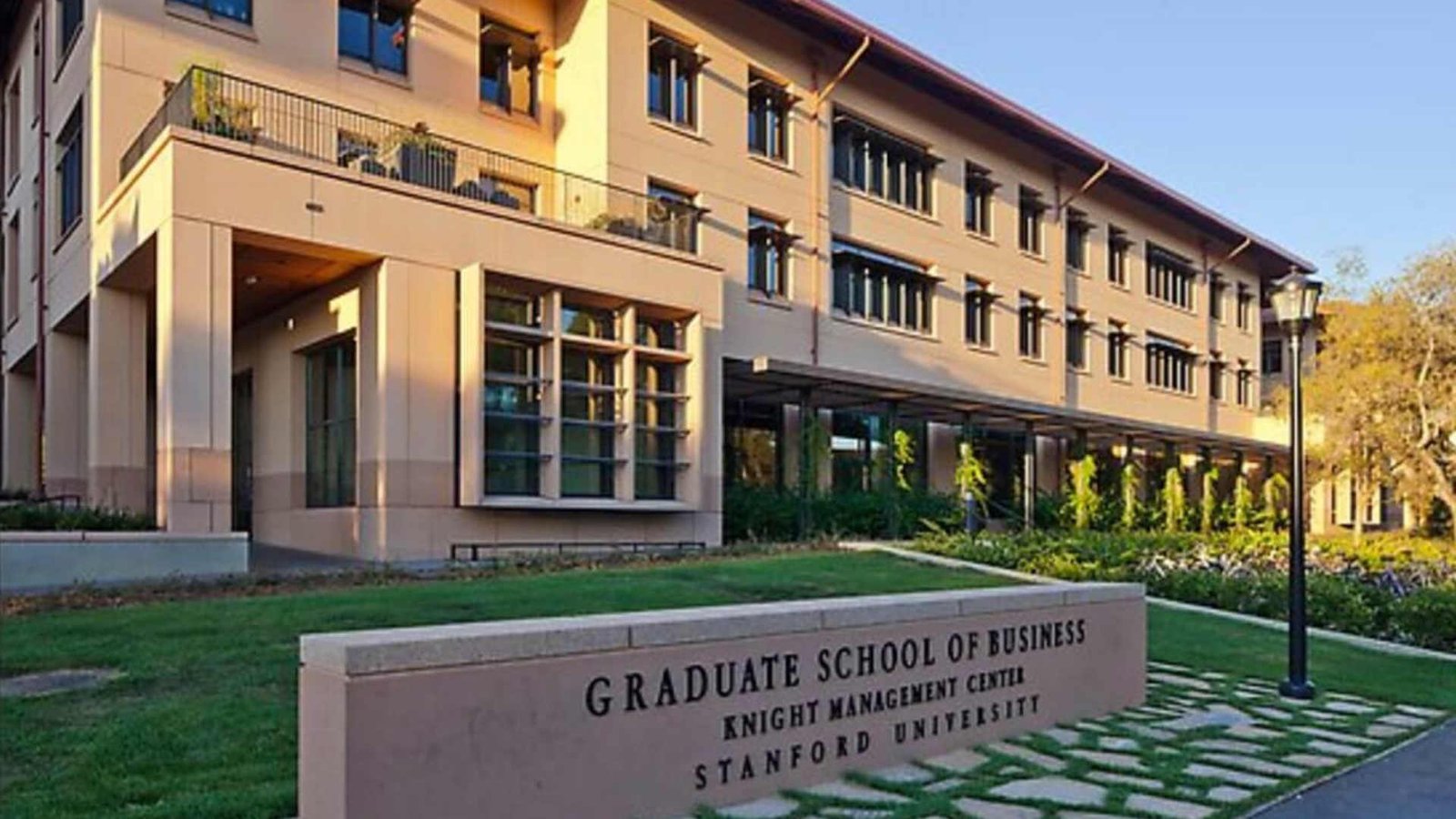 The World's Top MBA Colleges In 2024 Rankings, Fees, And Acceptance Rates